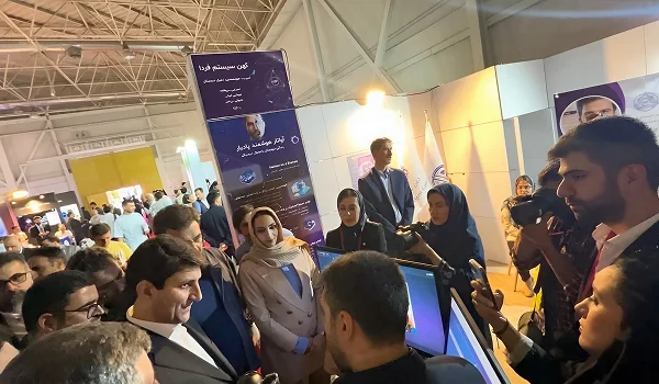 بازدید معاون وزیر ارتباطات از محصول چت‌بات هوشمند پادیار