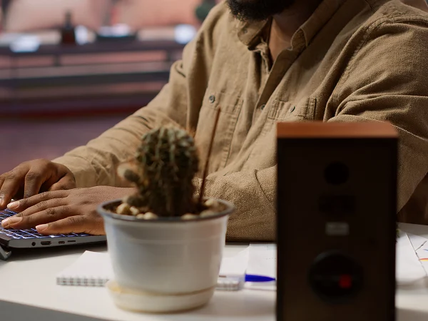 پیاده‌سازی و یکپارچه‌سازی روان میز مجازی